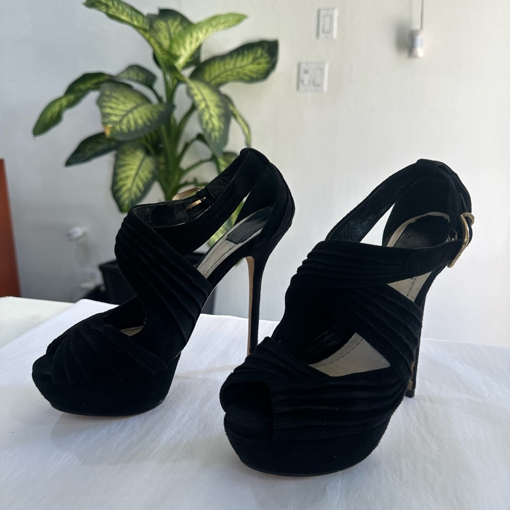 Christian Dior
Suede Pleated Accents D'Orsay Pumps